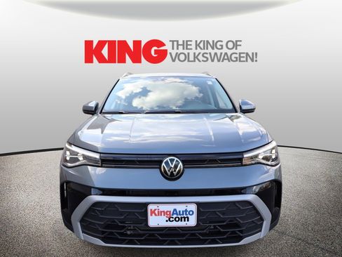 Used 2025 Volkswagen Taos SE w/ Panoramic Sunroof Package image 9