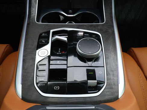 Used 2026 BMW X7 xDrive40i w/ Premium Package image 29