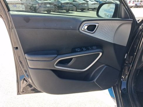 Used 2020 Kia Soul LX FWD image 19