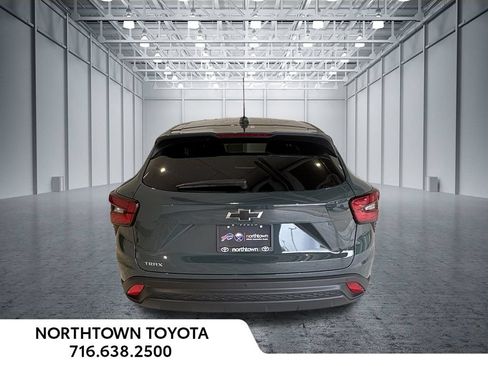 Used 2025 Chevrolet Trax LS w/ LS Convenience Package FWD image 8