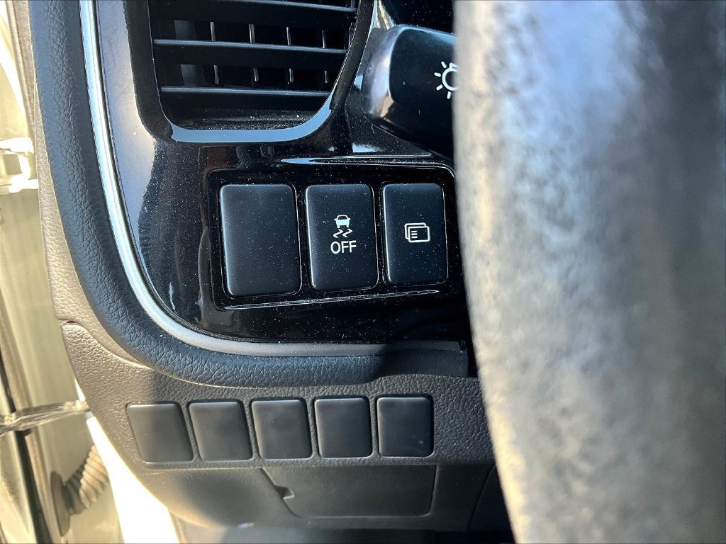 Used 2020 Mitsubishi Outlander ES AWD/4WD image 18