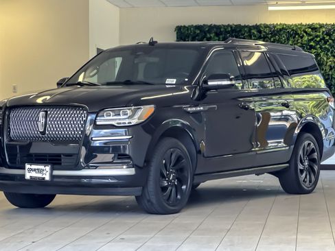 Certified 2023 Lincoln Navigator L Reserve AWD/4WD image 8