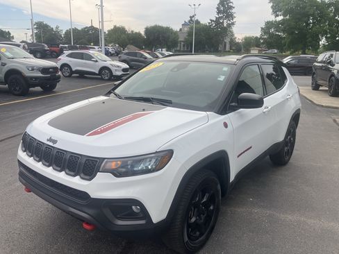Used 2023 Jeep Compass Trailhawk w/ Sun and Sound Group AWD/4WD image 3