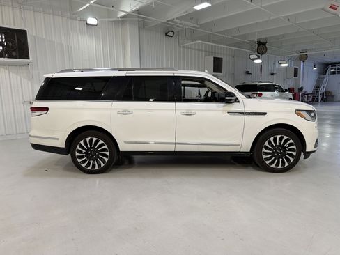 Used 2023 Lincoln Navigator L Reserve image 6