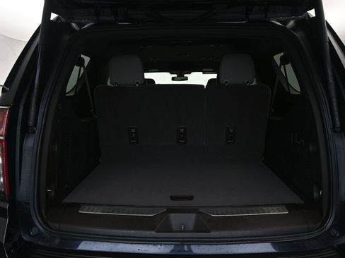 Used 2022 Chevrolet Suburban Z71 w/ Luxury Package image 12