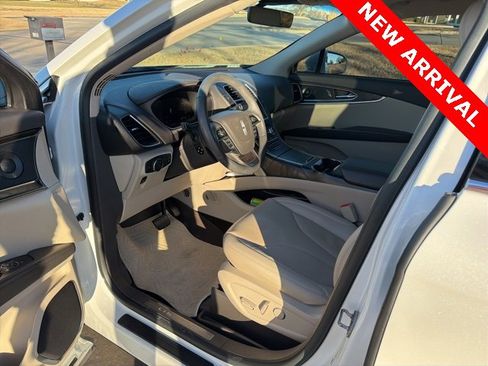 Used 2020 Lincoln Nautilus Reserve w/ Equipment Group 201A image 7