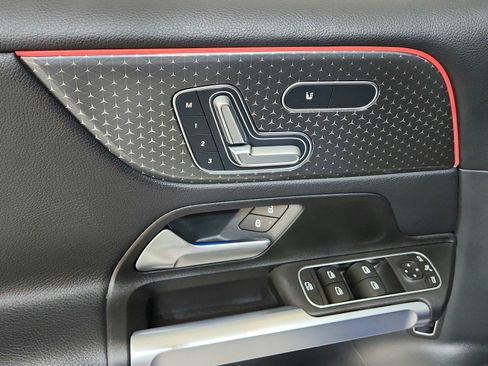 Certified 2024 Mercedes-Benz GLB 250 4MATIC image 19