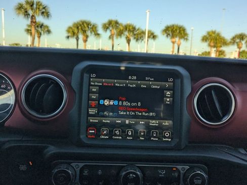 Used 2020 Jeep Gladiator Rubicon image 13