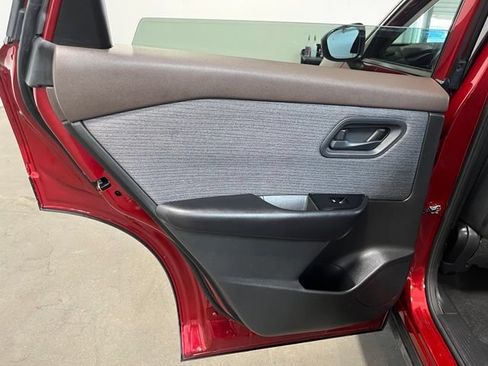 Used 2023 Nissan Rogue S AWD/4WD image 20