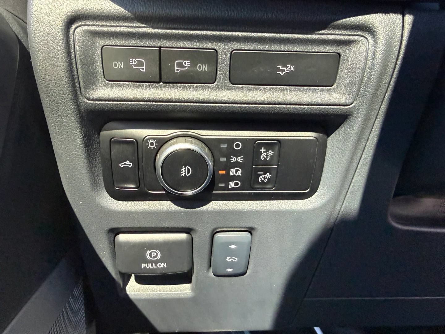 Used 2024 Ford F150 Lariat w/ Tow/Haul Package AWD/4WD image 24