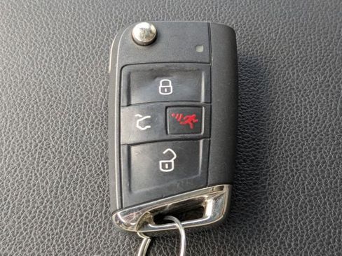 Used 2021 Volkswagen Tiguan SE R-Line image 36