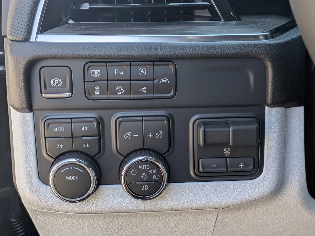 Used 2026 Chevrolet Tahoe Premier AWD/4WD image 14