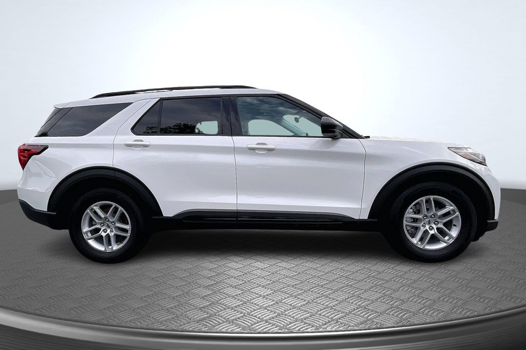 Used 2026 Ford Explorer Active w/ Active Comfort Package RWD image 4
