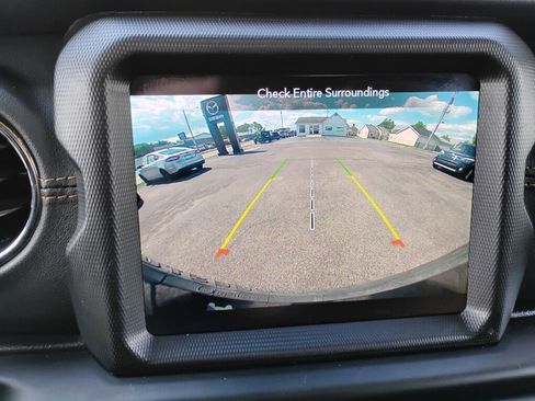 Used 2021 Jeep Wrangler Unlimited Sahara AWD/4WD image 18