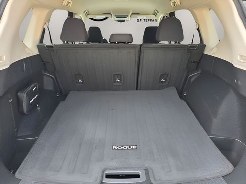 Certified 2026 Nissan Rogue SV AWD/4WD image 6