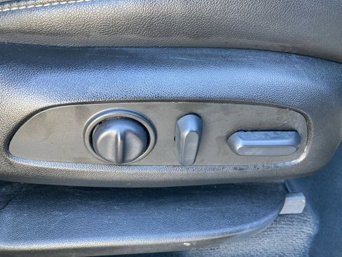 Used 2022 Chevrolet Traverse LT image 34