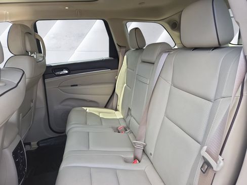 Used 2021 Jeep Grand Cherokee Overland AWD/4WD image 11