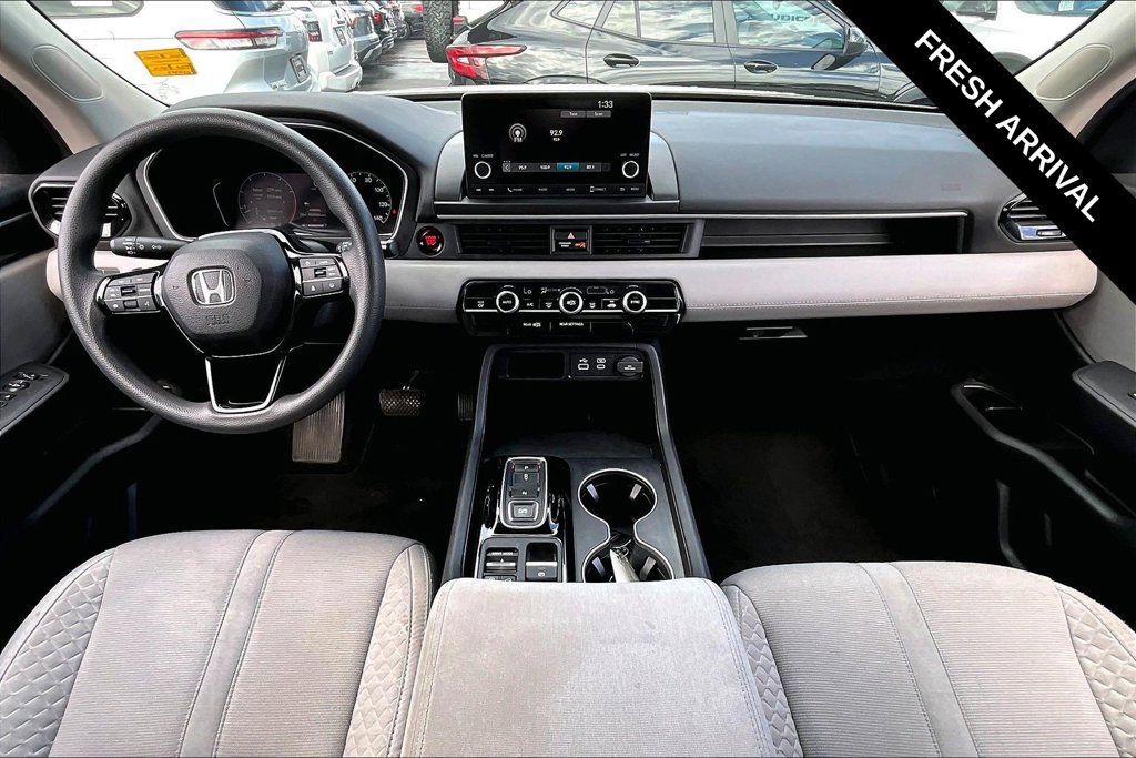 Used 2023 Honda Pilot LX image 5