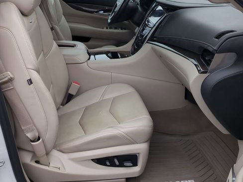 Used 2020 Cadillac Escalade Luxury image 25