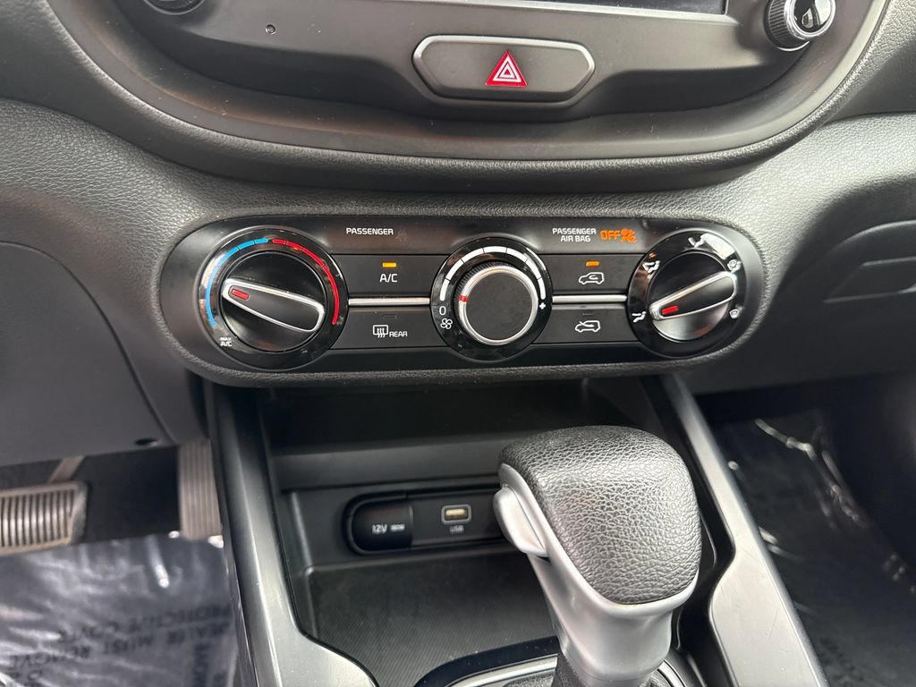 Used 2024 Kia Soul LX w/ Option Group 015 FWD image 17