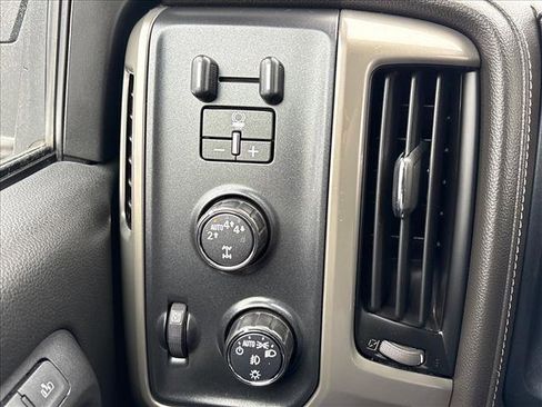 Used 2018 Chevrolet Silverado 1500 High Country image 18