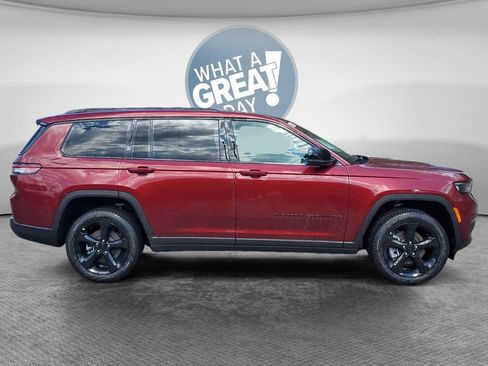 New 2025 Jeep Grand Cherokee L Limited w/ Black Appearance Package AWD/4WD image 2