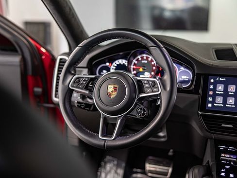 Used 2022 Porsche Cayenne GTS AWD/4WD image 38