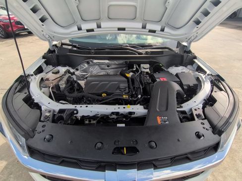 Used 2025 Chevrolet Trax LS FWD image 34