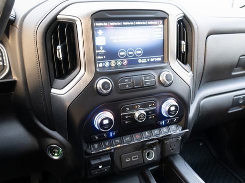 Used 2023 GMC Sierra 3500 Denali image 3