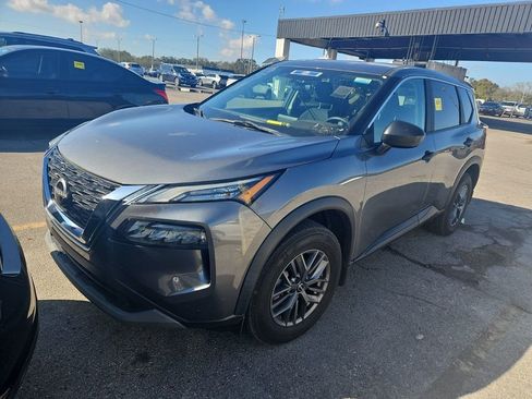 Used 2023 Nissan Rogue S image 2