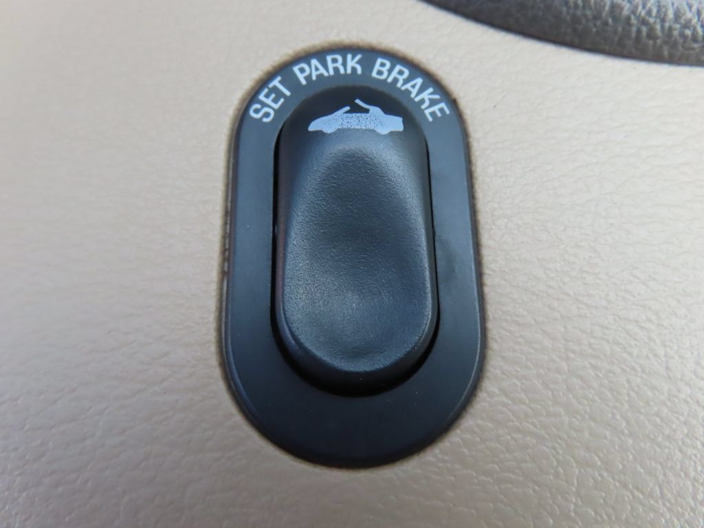 Used 2004 Ford Mustang GT RWD image 17