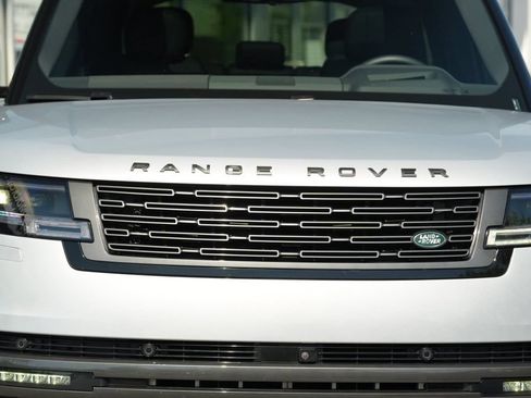 Used 2025 Land Rover Range Rover SE AWD/4WD image 28