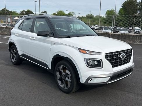 Used 2025 Hyundai Venue Limited image 7