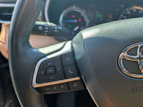 Used 2022 Toyota Highlander Platinum image 17