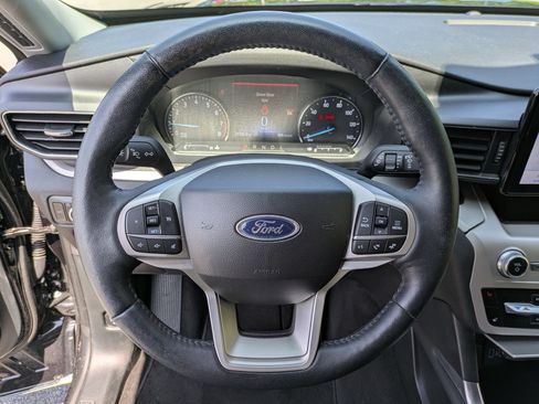 Used 2023 Ford Explorer XLT w/ Equipment Group 202A AWD/4WD image 9