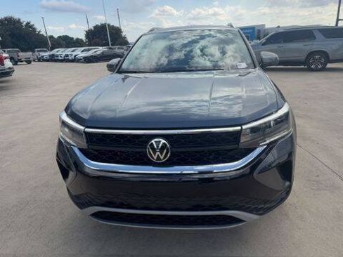 Used 2022 Volkswagen Taos SE AWD/4WD image 3