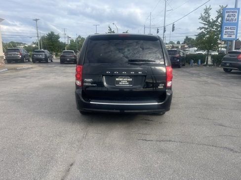 Used 2018 Dodge Grand Caravan SXT image 5