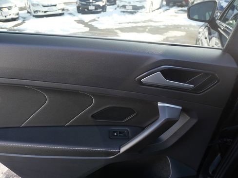 Used 2022 Volkswagen Tiguan SE image 23