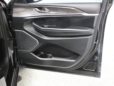 Used 2021 Jeep Grand Cherokee L Limited RWD image 40