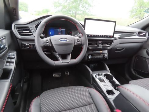 Used 2023 Ford Escape ST-Line w/ Tech Pack #1 AWD/4WD image 5