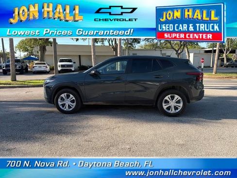 Used 2025 Chevrolet Trax LS w/ Driver Confidence Package image 5