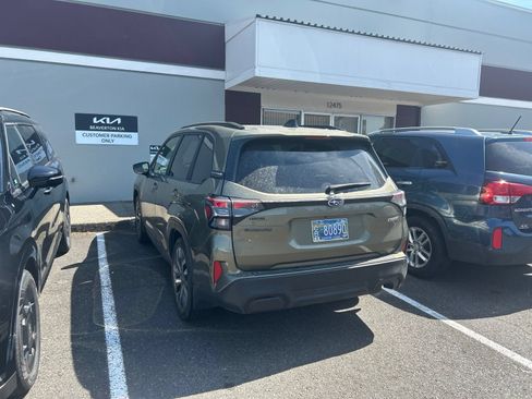 Used 2025 Subaru Forester Touring w/ Popular Package - Touring AWD/4WD image 4