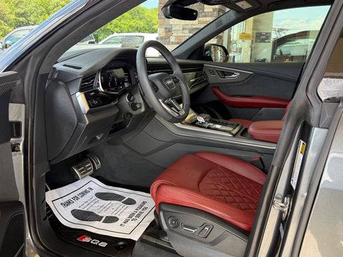 Used 2025 Audi SQ8 Prestige AWD/4WD image 9