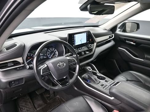 Certified 2021 Toyota Highlander XLE image 22