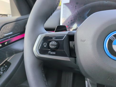 Used 2027 BMW i5 eDrive40 w/ M Sport Package RWD image 25