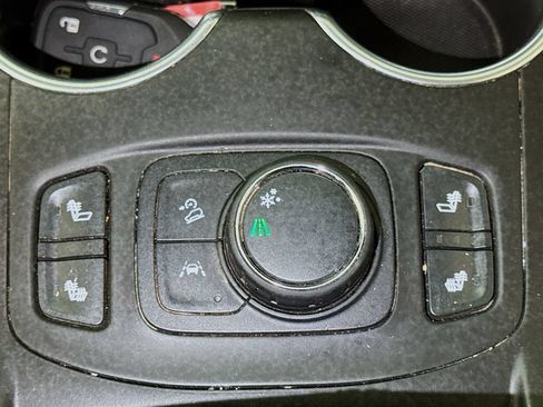 Used 2020 GMC Terrain SLE w/ Driver Convenience Package FWD image 18