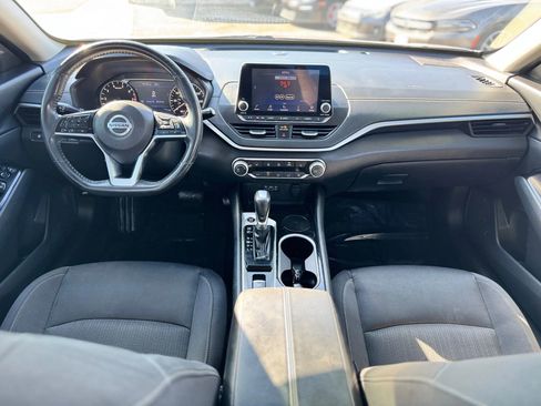 Used 2022 Nissan Altima 2.5 SV w/ SV Premium Package image 15