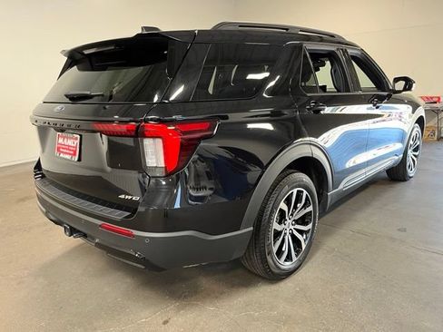 Used 2025 Ford Explorer ST-Line AWD/4WD image 3