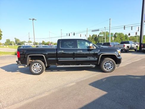 Used 2018 GMC Sierra 2500 Denali w/ Duramax Plus Package AWD/4WD image 5