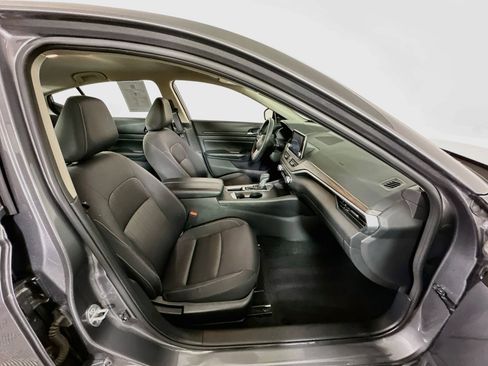 Used 2025 Nissan Altima 2.5 SV FWD image 31